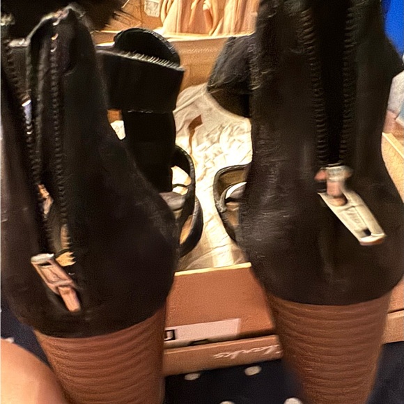 NWT:BNIB Black suede Clarks sandals,your holiday party outfit will be FABULOUS!! - Picture 6 of 10